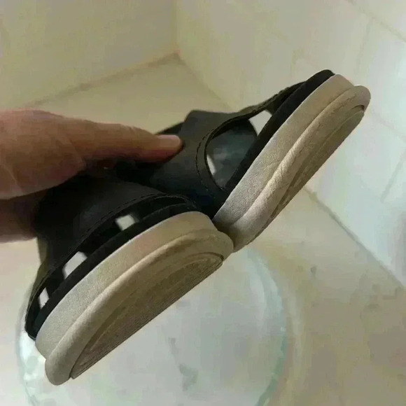 OTBT Forever Whitney black leather slip on cutout sandals size 8 - Picture 7 of 9